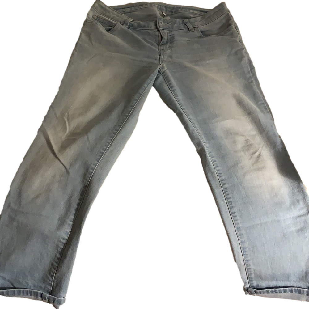 JLo Jean Capris - Picture 5 of 13